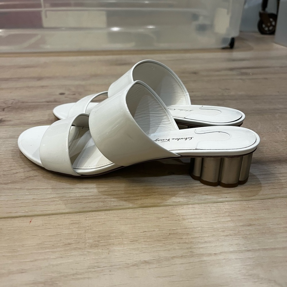 Salvatore‎ Ferragamo White Leather Slide Sandals 8.5 Gold Block Heel